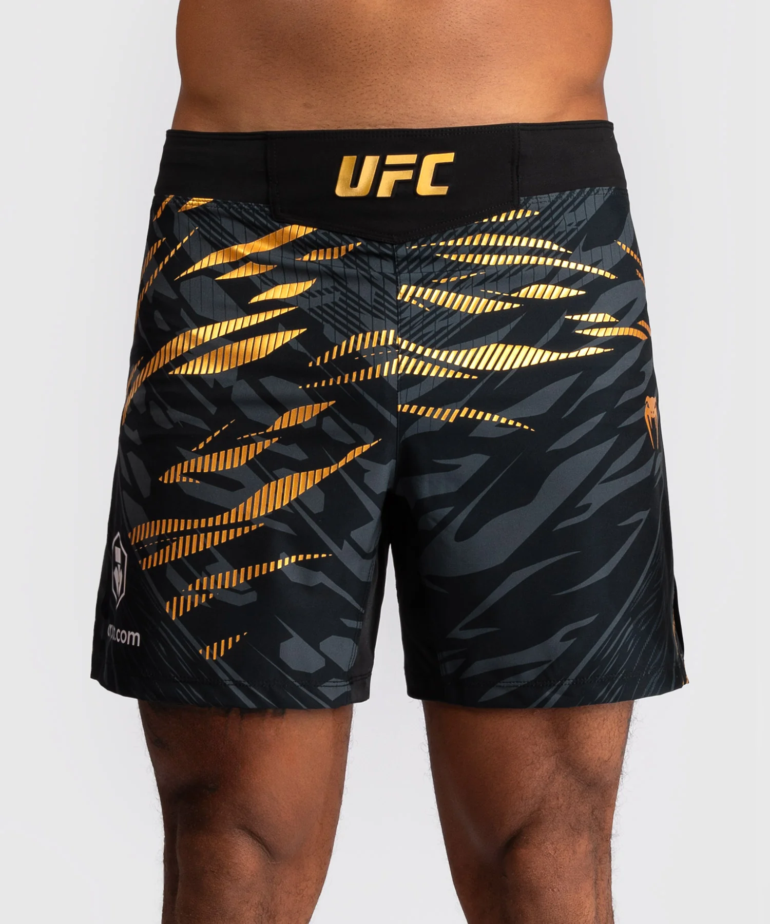 Shorts de Combat pour Hommes UFC Fusion by Venum Authentic Fight Night - Coupe Courte - Champion - Image 4