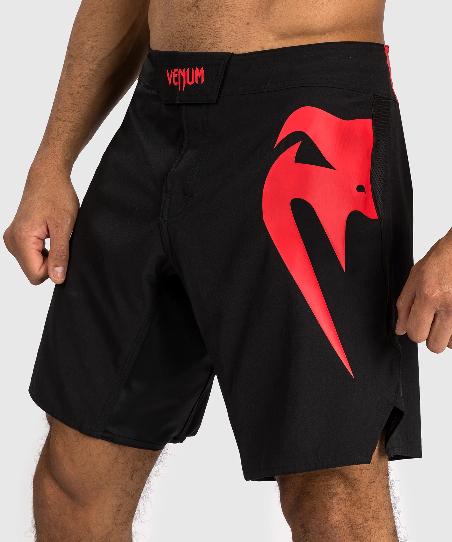 Shorts de combat Venum Light 5.0 - Noir/Rouge - Image 4