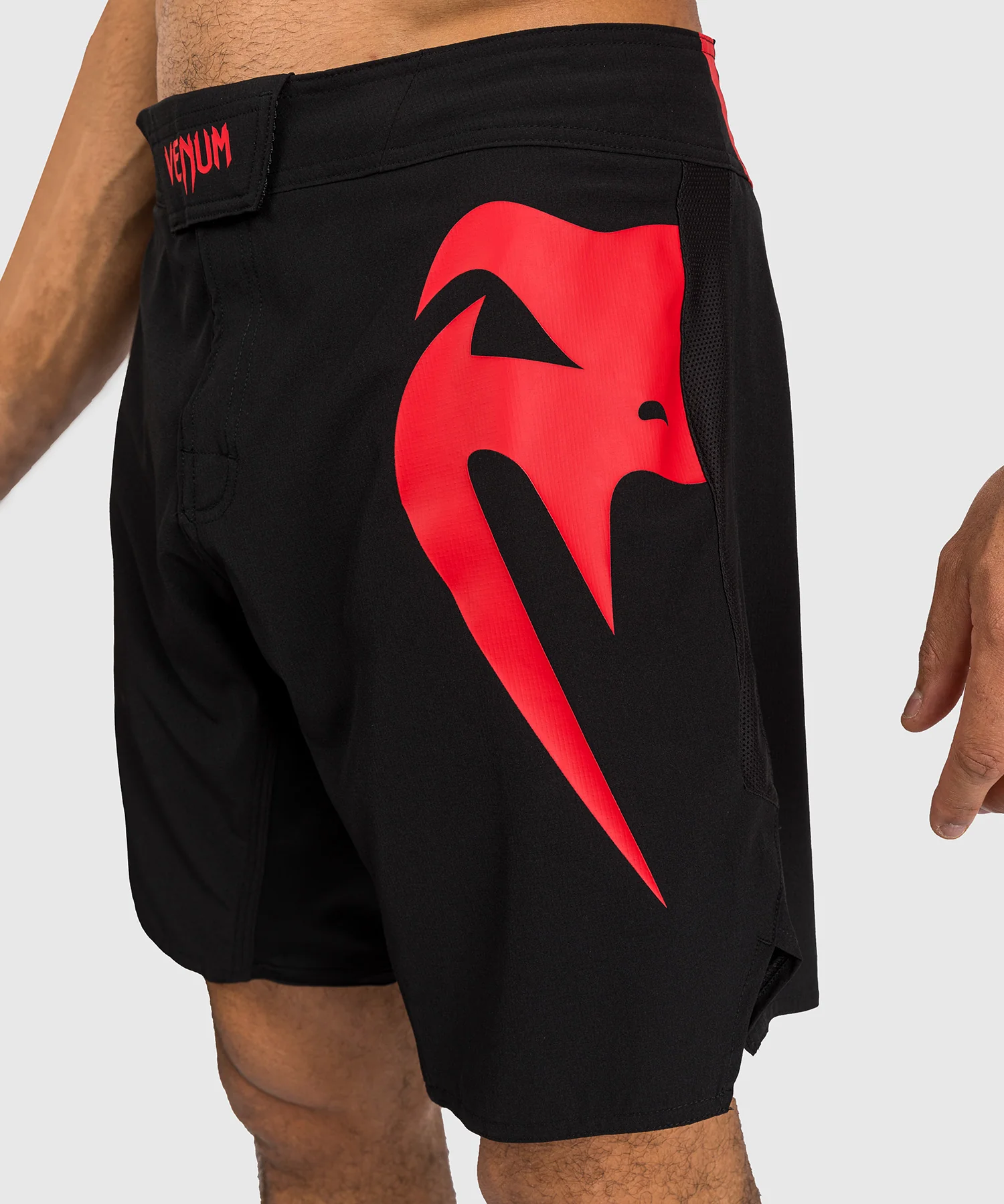 Shorts de combat Venum Light 5.0 - Noir/Rouge - Image 5