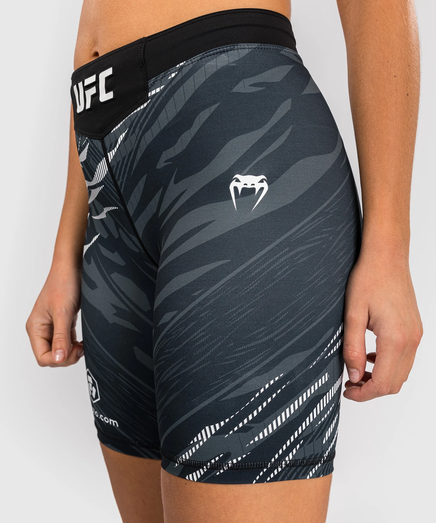 Short de compression pour Femmes UFC Fusion by Venum Authentic Fight Night - Coupe Longue - Noir - Image 5