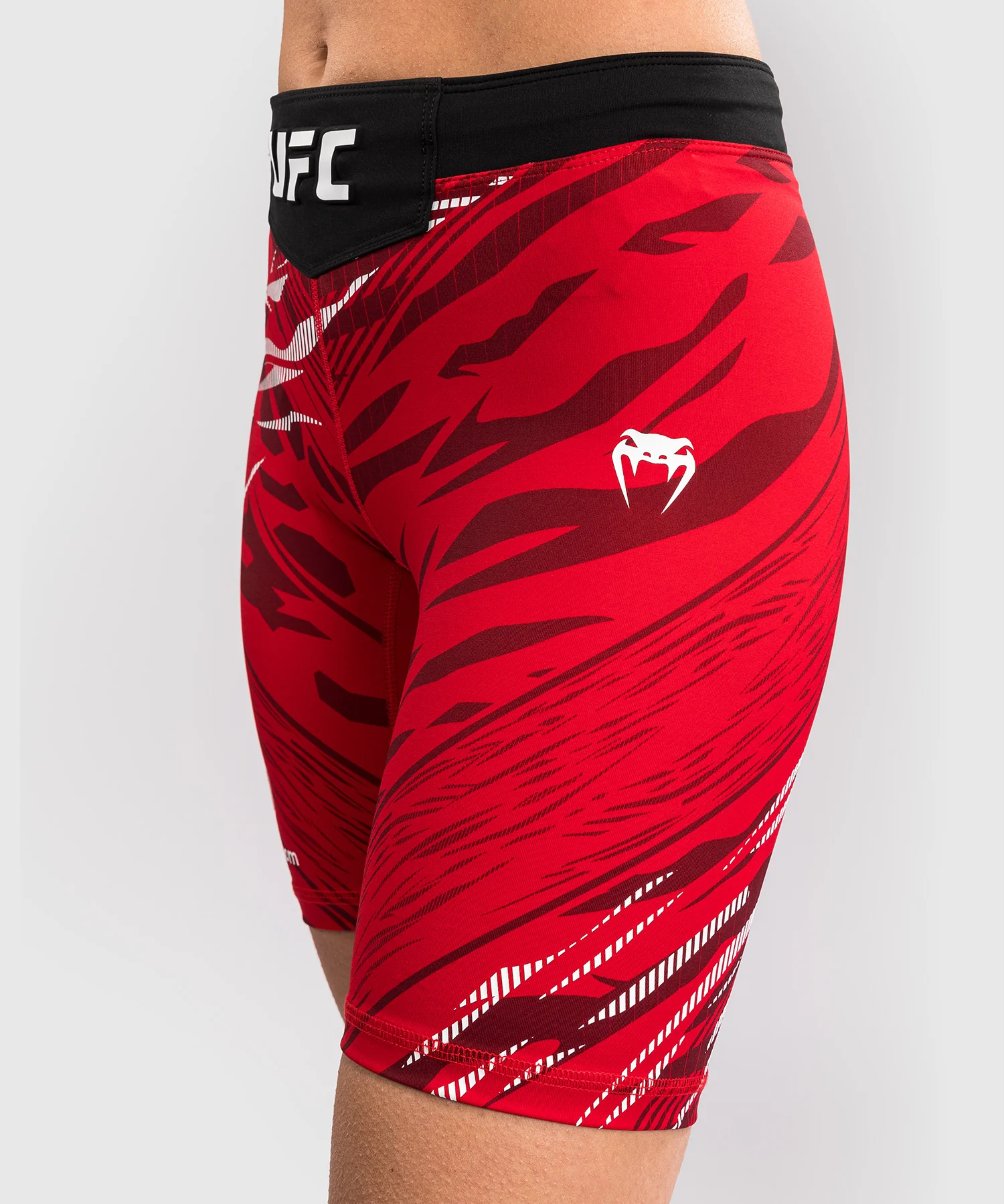 Short de compression pour Femmes UFC Fusion by Venum Authentic Fight Night - Coupe Longue - Rouge - Image 5