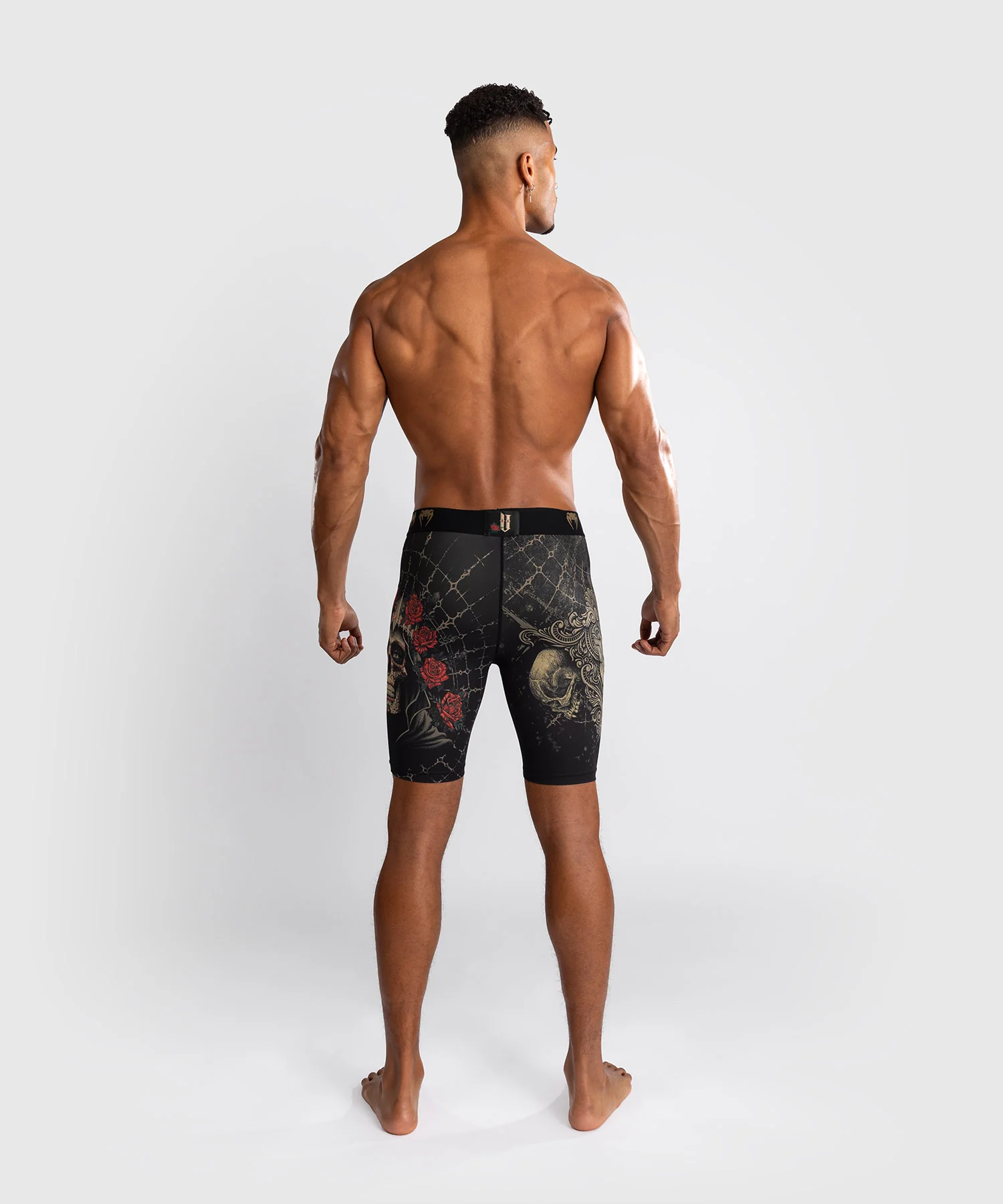 Short de compression pour Hommes Venum Santa Muerte 5.0 - Noir Profond/Or - Image 2
