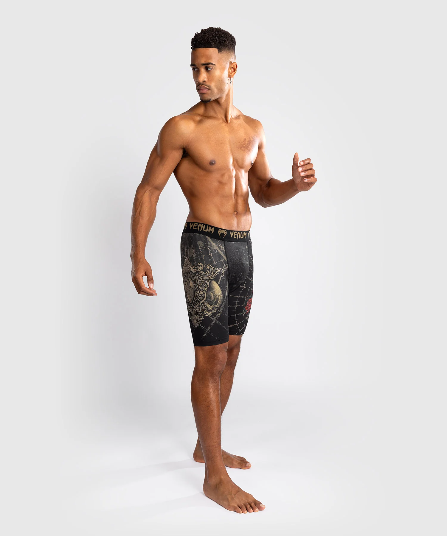 Short de compression pour Hommes Venum Santa Muerte 5.0 - Noir Profond/Or - Image 4