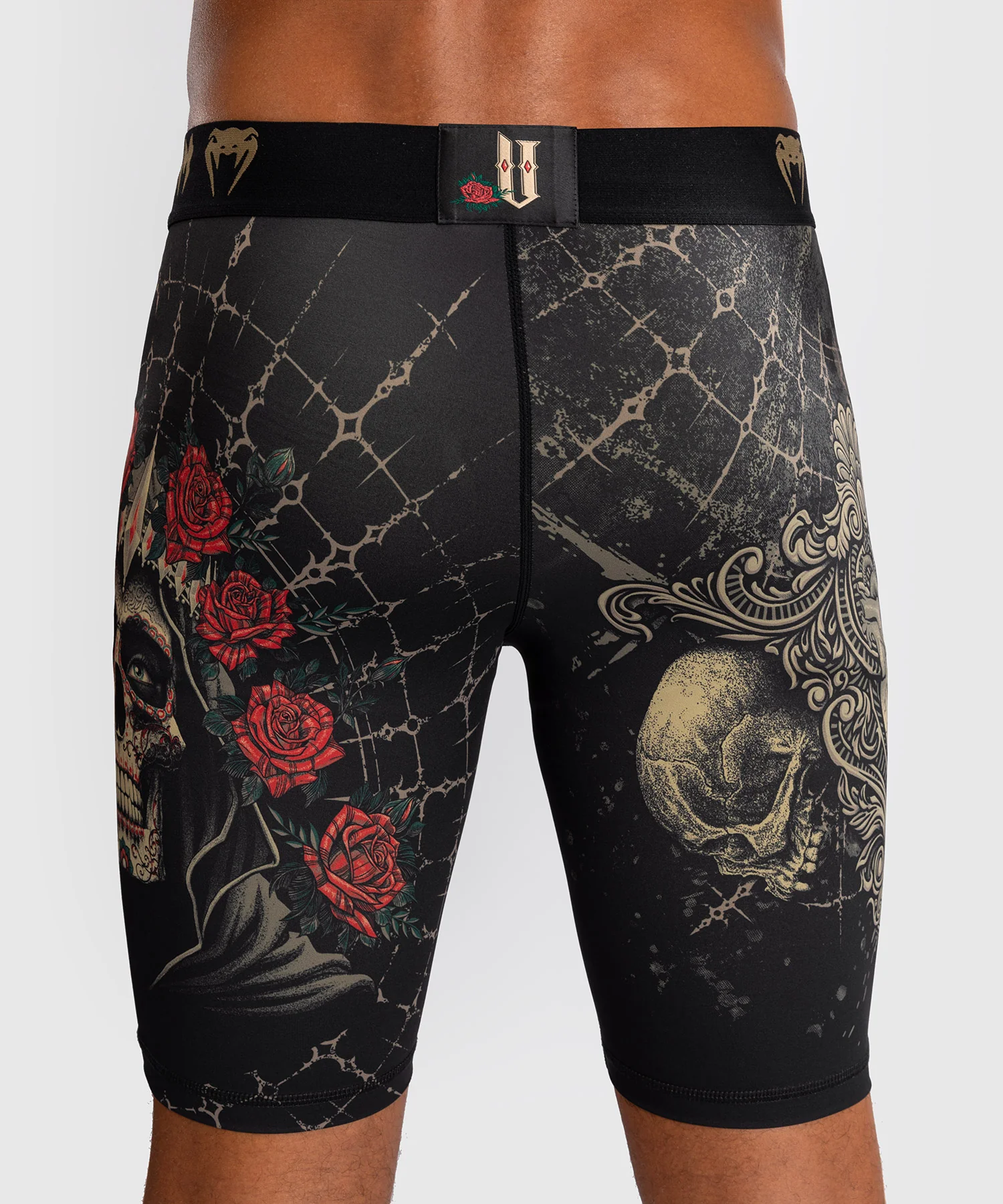 Short de compression pour Hommes Venum Santa Muerte 5.0 - Noir Profond/Or - Image 5