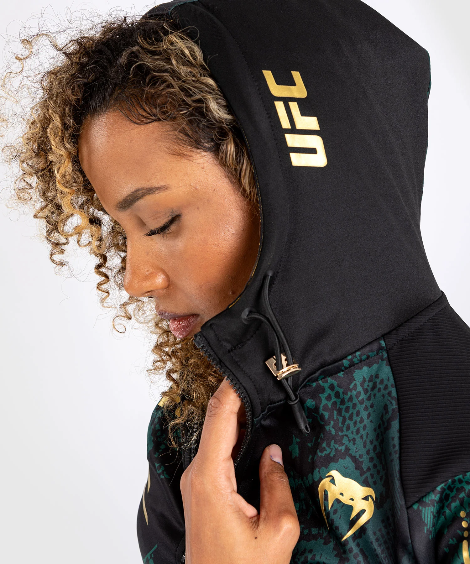 Sweat à capuche pour Femmes UFC Adrenaline by Venum Authentic Fight Night - Emerald Edition - Vert/Noir/Or - Image 4