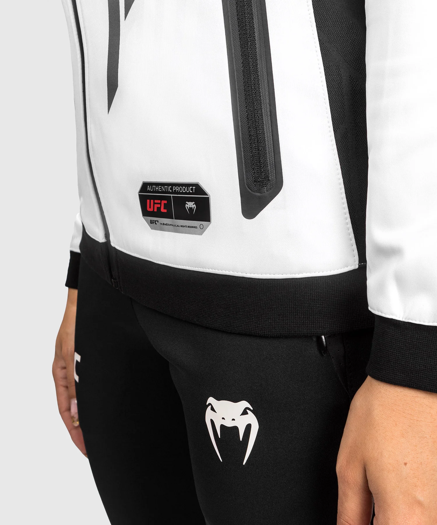 Sweatshirt à Capuche Femme UFC Venum Authentic Fight Night 2.0 - Blanc - Image 6