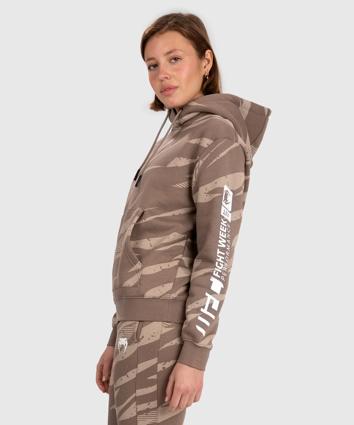Sweatshirt À Capuche pour Femmes UFC Adrenaline by Venum Fight Week - Desert Camo - Image 2