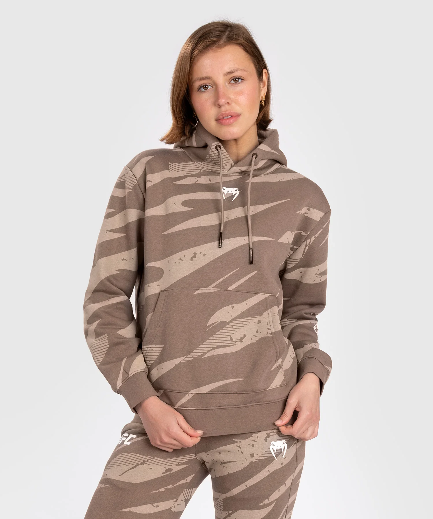 Sweatshirt À Capuche pour Femmes UFC Adrenaline by Venum Fight Week - Desert Camo - Image 8
