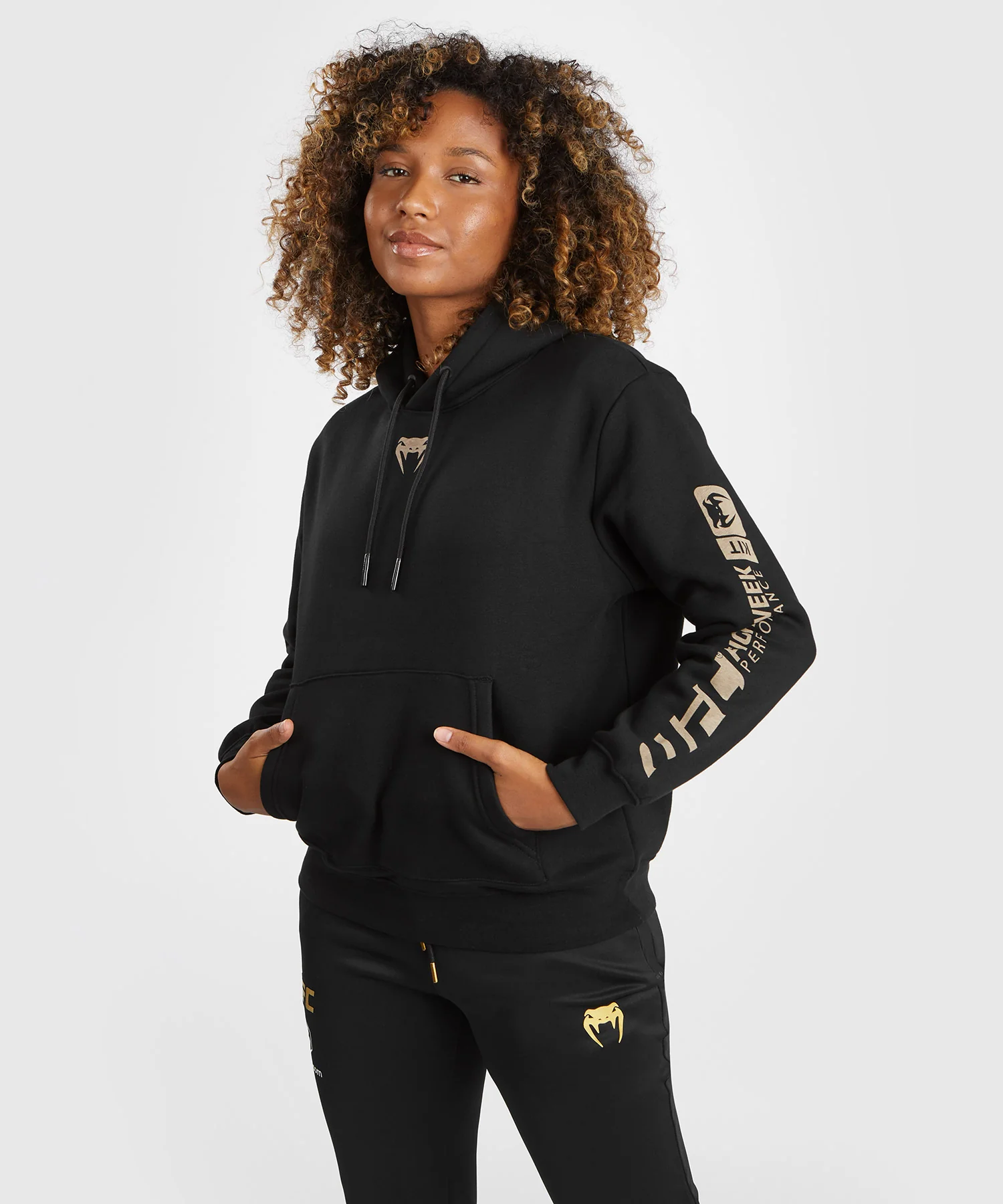 Sweatshirt à capuche pour Femmes UFC Adrenaline by Venum Fight Week - Noir - Image 2