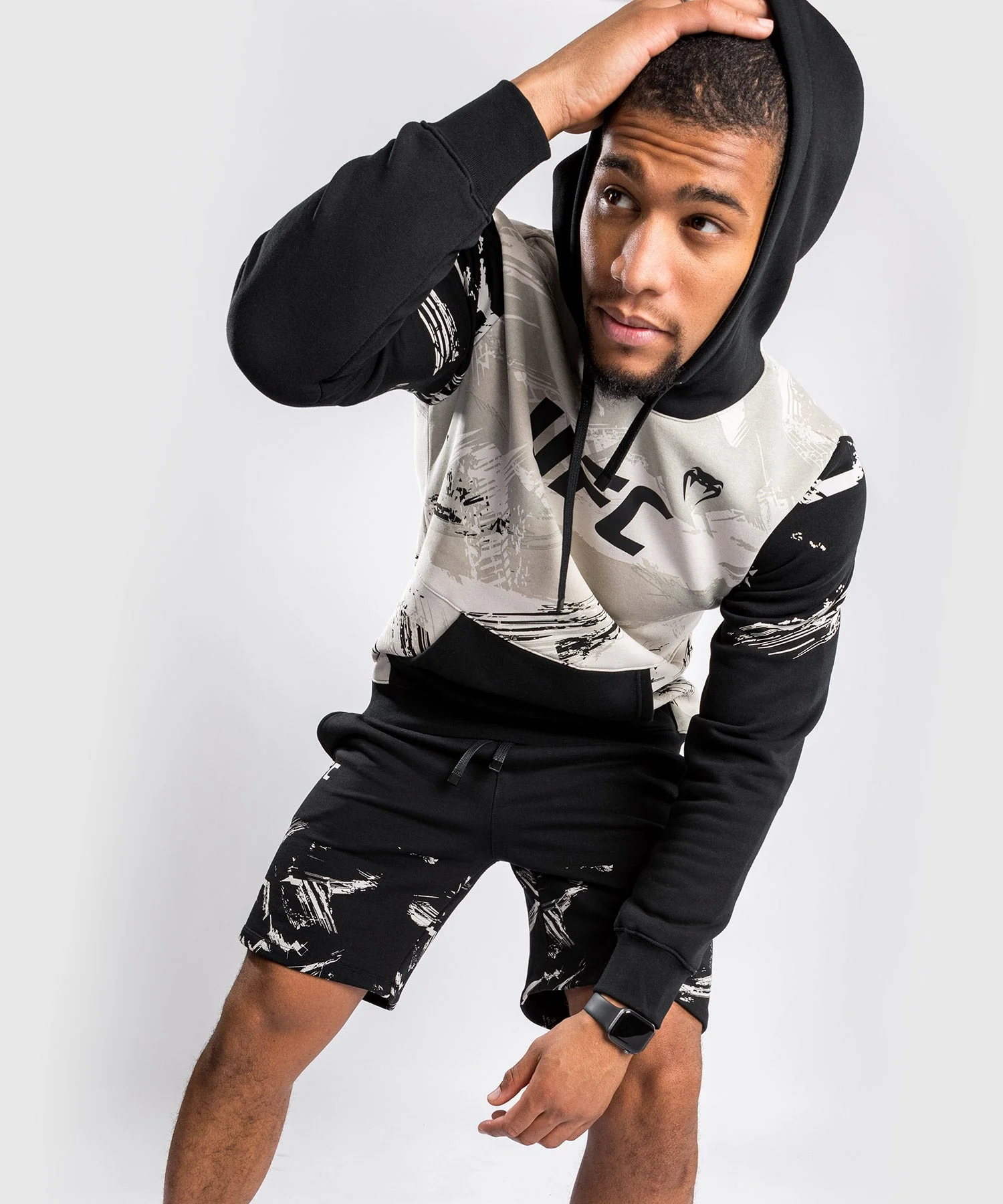 Sweatshirt à capuche pour Hommes UFC Venum Authentic Fight Week 2.0 - Sable/Noir - Image 6