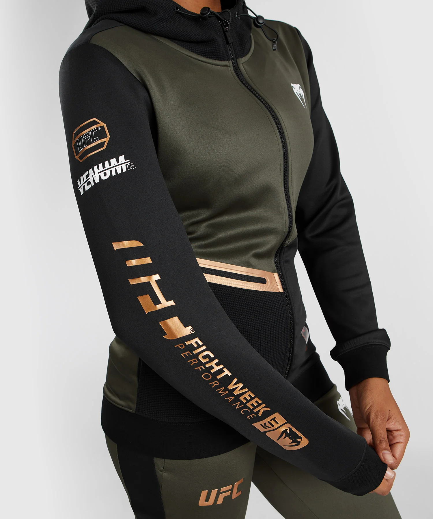 Sweatshirt zippé à capuche pour Femmes UFC Adrenaline by Venum Fight Week - Kaki/Bronze - Image 2