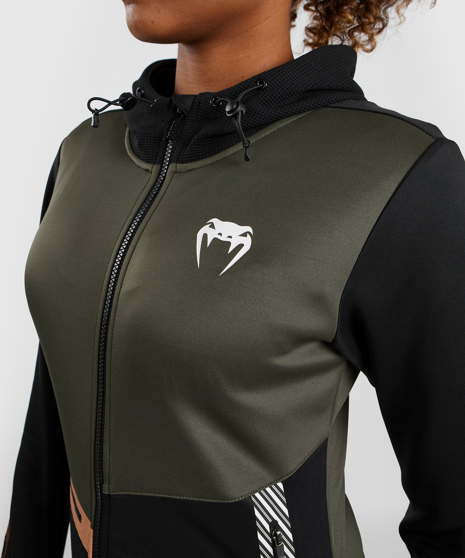 Sweatshirt zippé à capuche pour Femmes UFC Adrenaline by Venum Fight Week - Kaki/Bronze - Image 3
