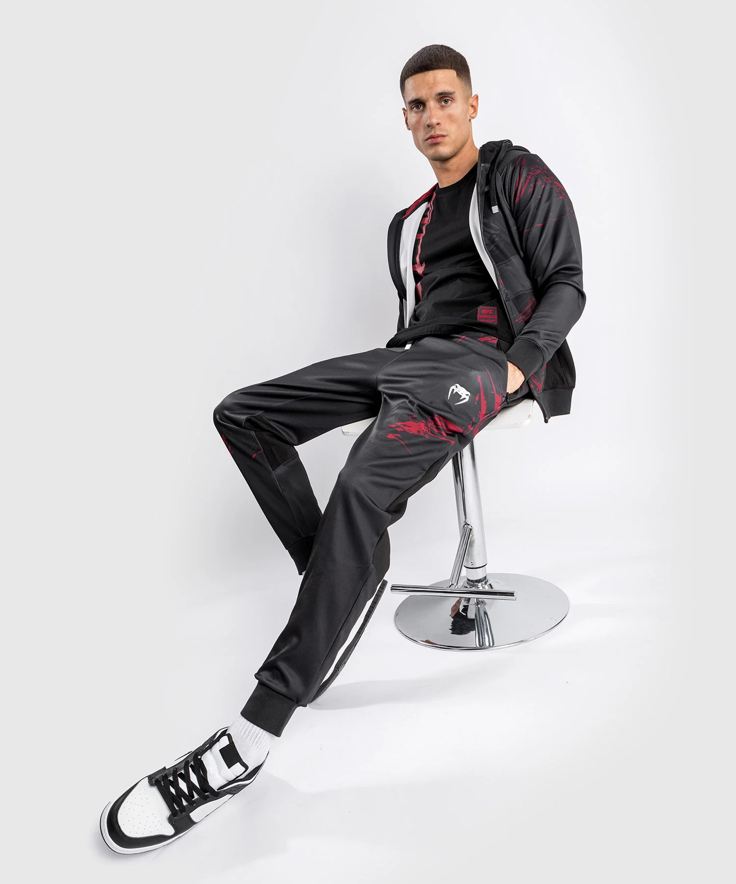 Veste à capuche pour Hommes UFC Venum Authentic Fight Week 2.0 - Noir/Rouge - Image 3