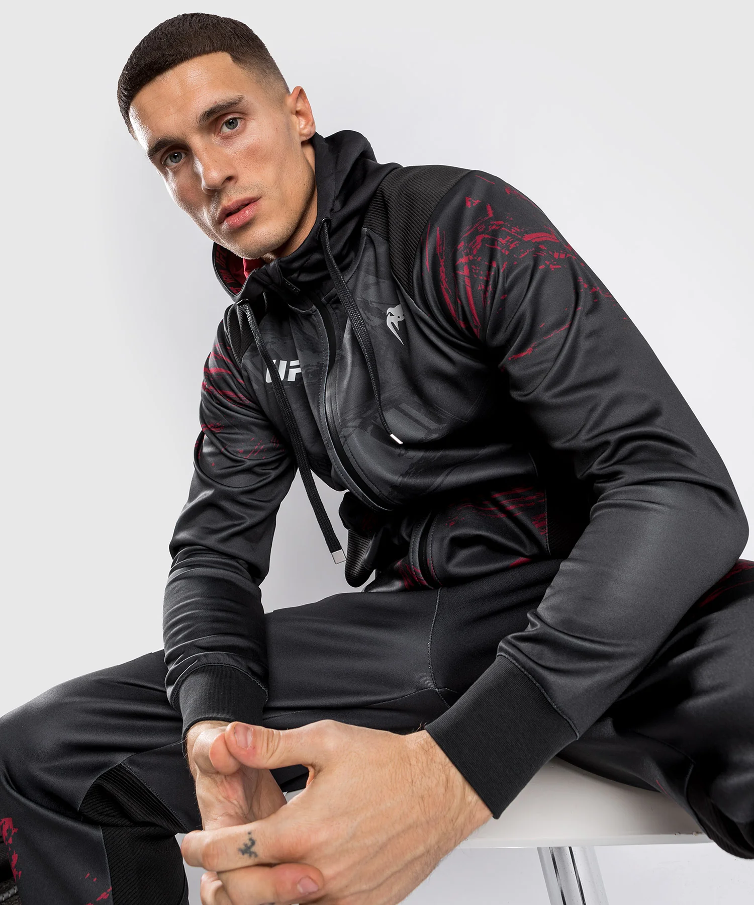 Veste à capuche pour Hommes UFC Venum Authentic Fight Week 2.0 - Noir/Rouge - Image 4