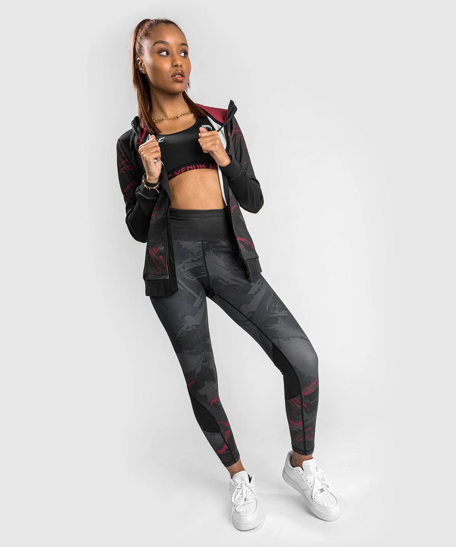 Sweatshirt Zippé UFC Venum Authentic Fight Week 2.0 - Pour Femmes - Noir/Rouge - Image 2
