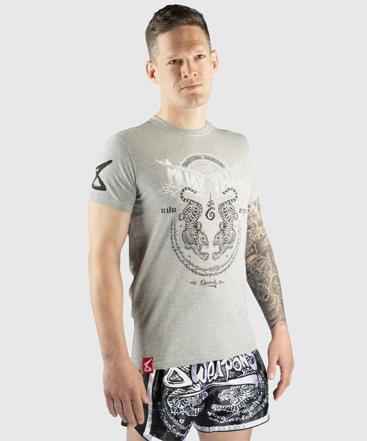 T-shirt 8 Weapons Sak Yant Tigers - Gris - Image 3