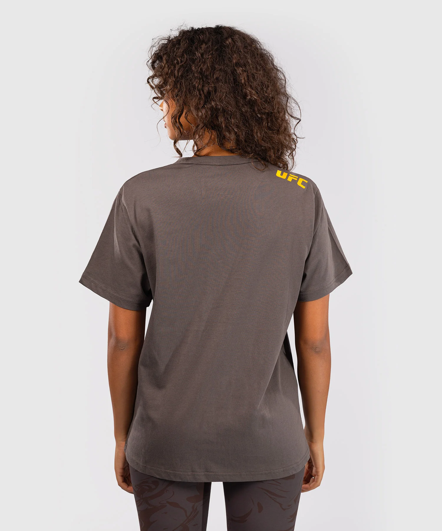 T-shirt à Manches Courtes pour Femmes UFC Fusion by Venum Fight Week - Marron Terrestre - Image 3