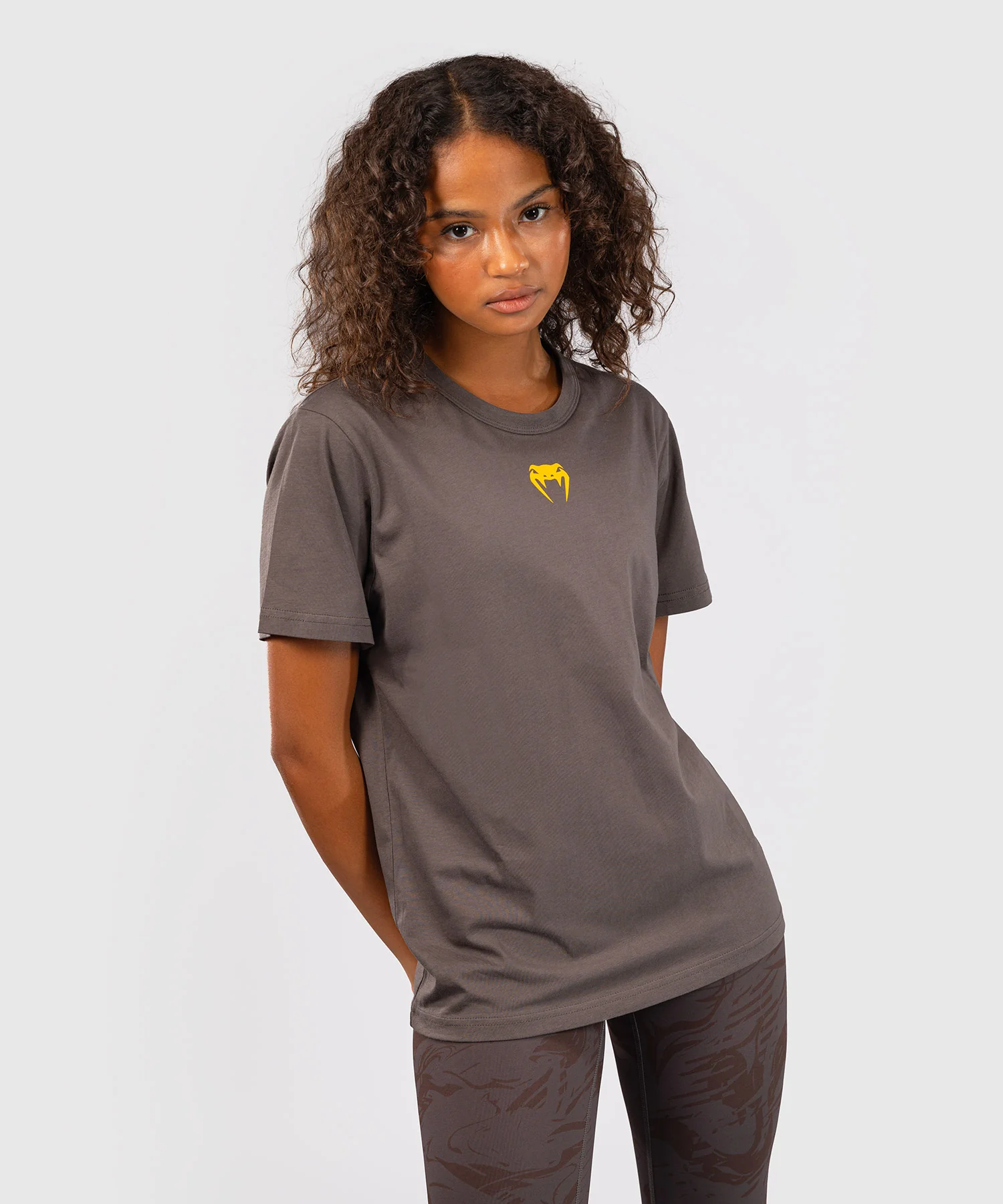 T-shirt à Manches Courtes pour Femmes UFC Fusion by Venum Fight Week - Marron Terrestre - Image 4