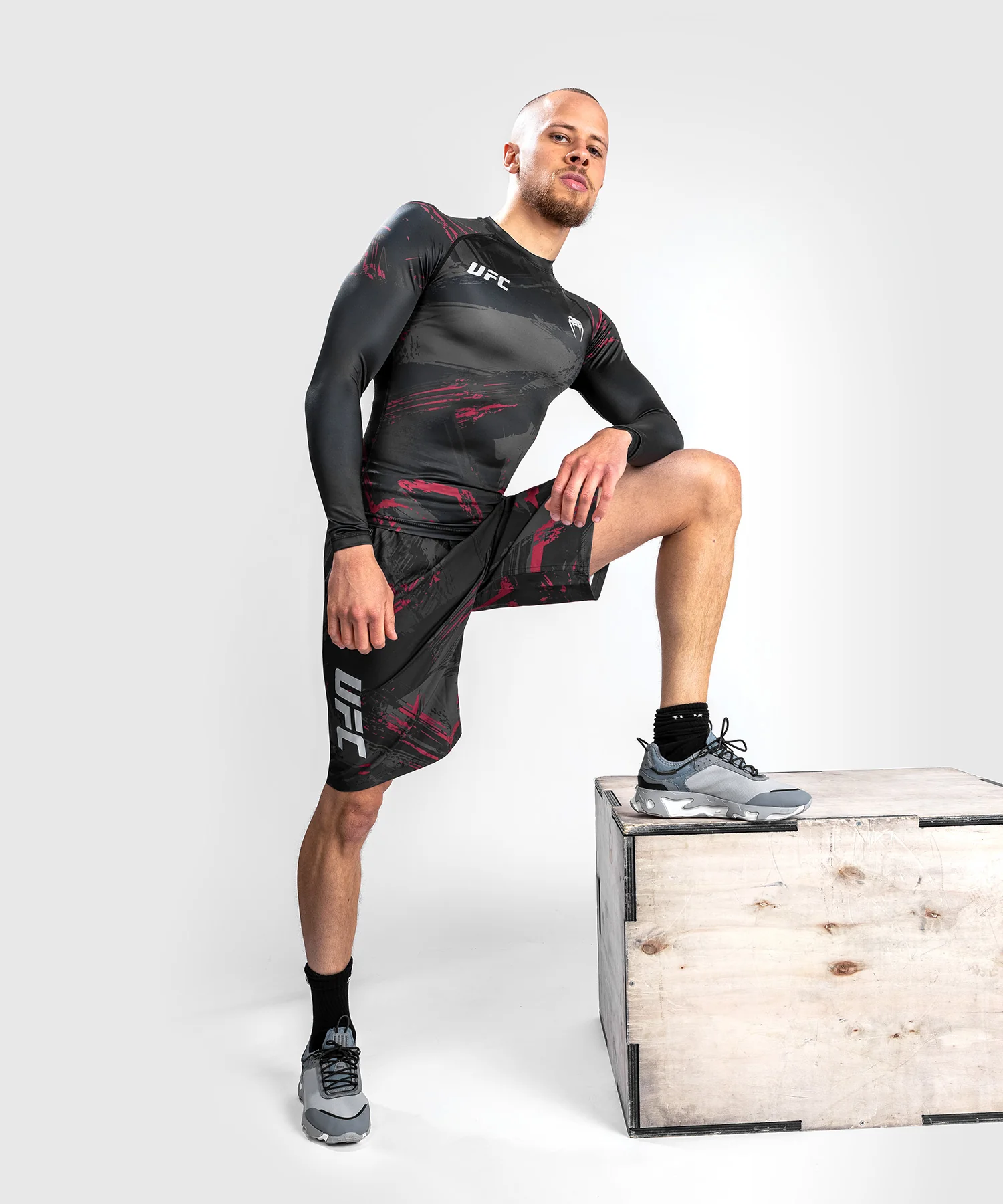 T-Shirt de Compression UFC Venum Authentic Fight Week 2.0 - Noir/Rouge - Image 2