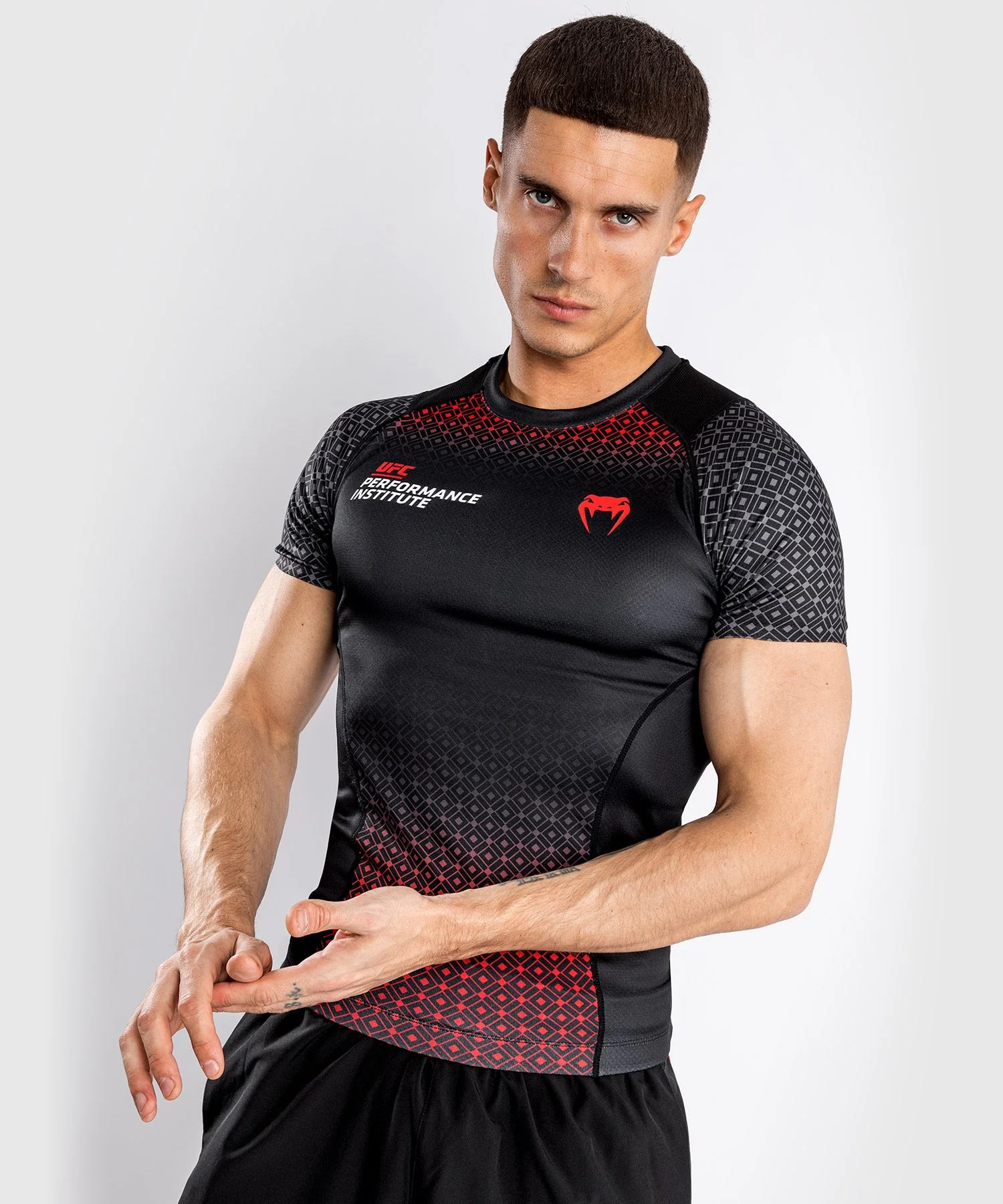 T-Shirt de Compression UFC Venum Performance Institute - Manches Courtes - Noir/Rouge
