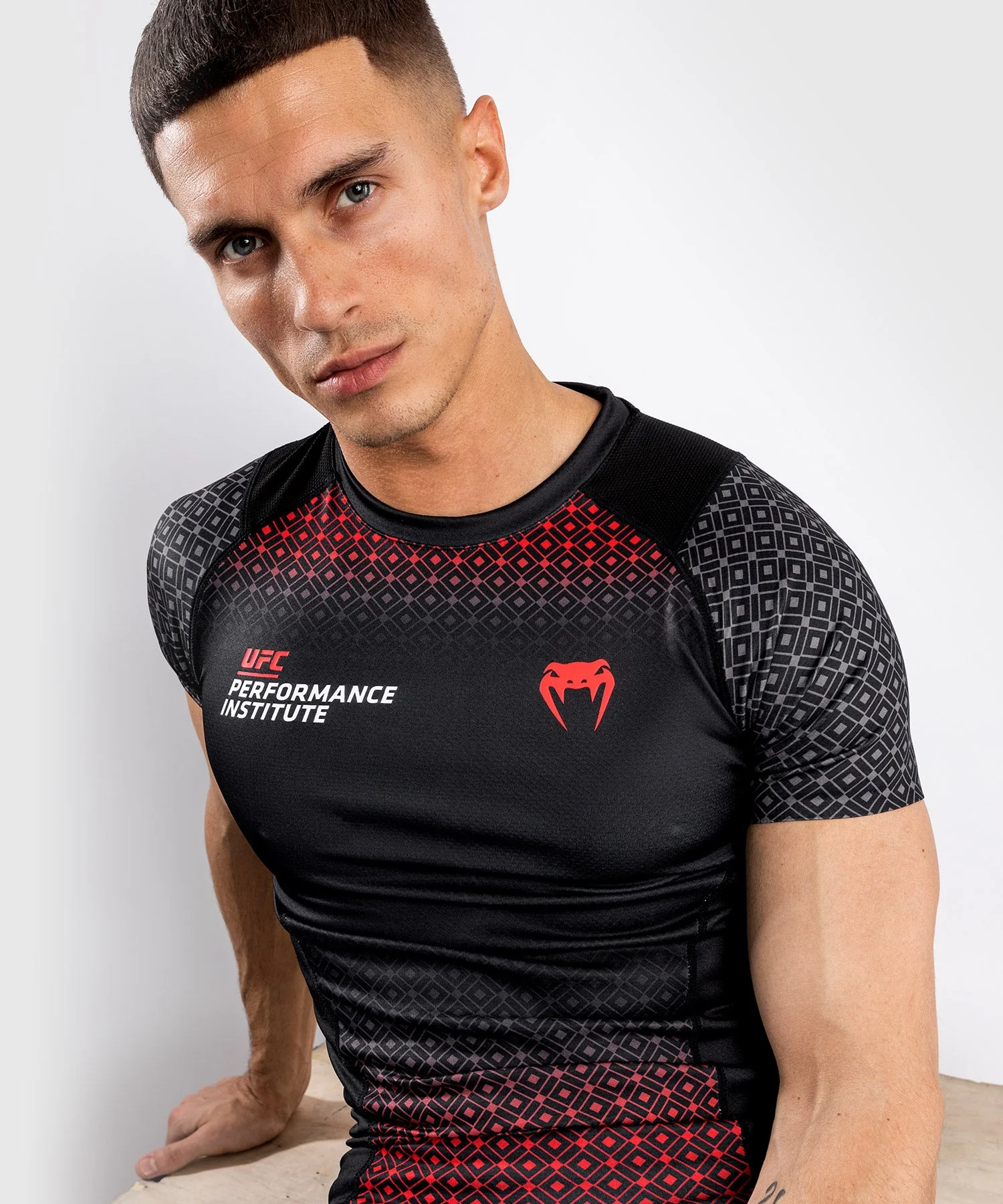 T-Shirt de Compression UFC Venum Performance Institute - Manches Courtes - Noir/Rouge - Image 5