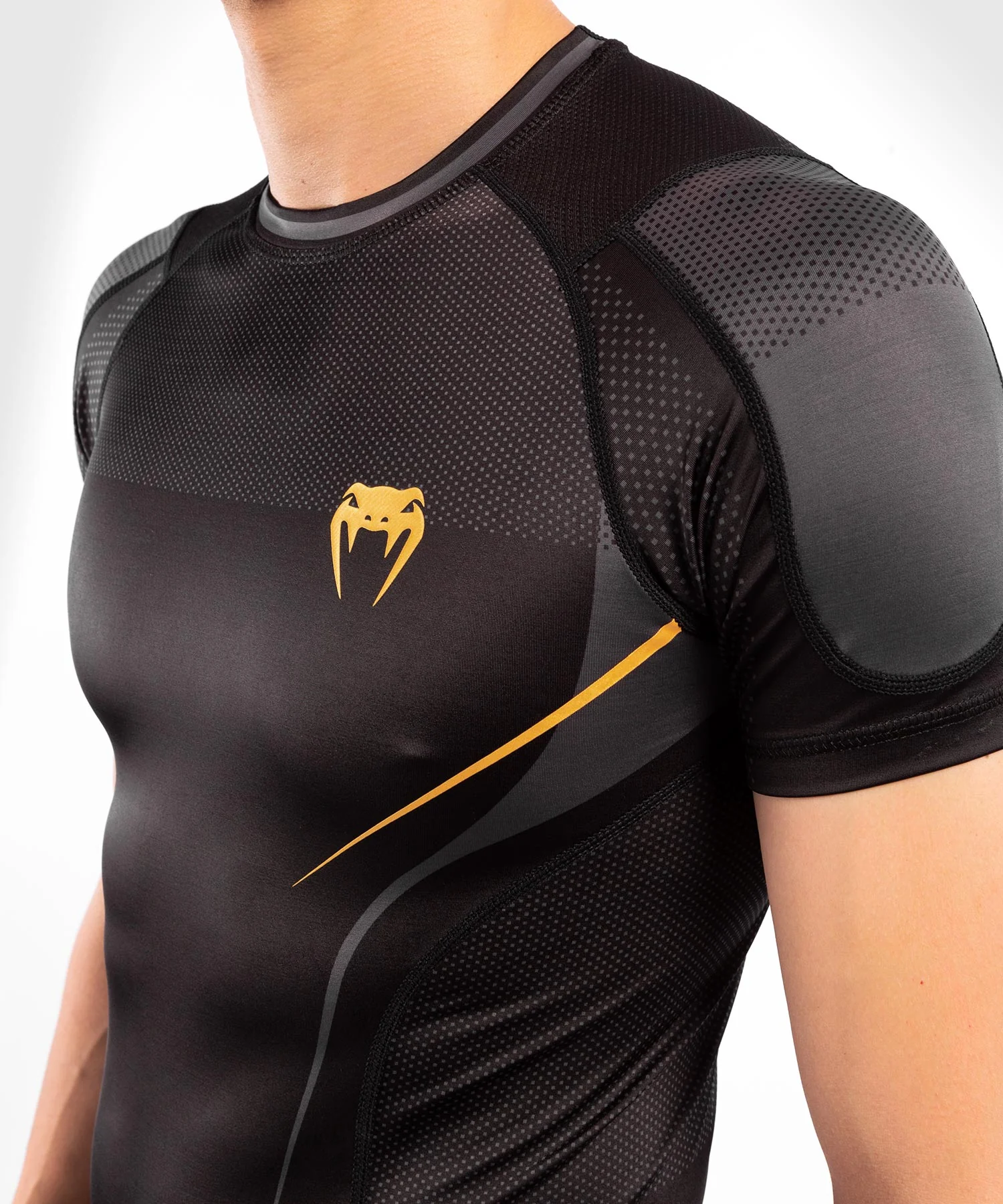 T-Shirt de Compression Venum Athletics - Manches Courtes – Noir/Or - Image 2