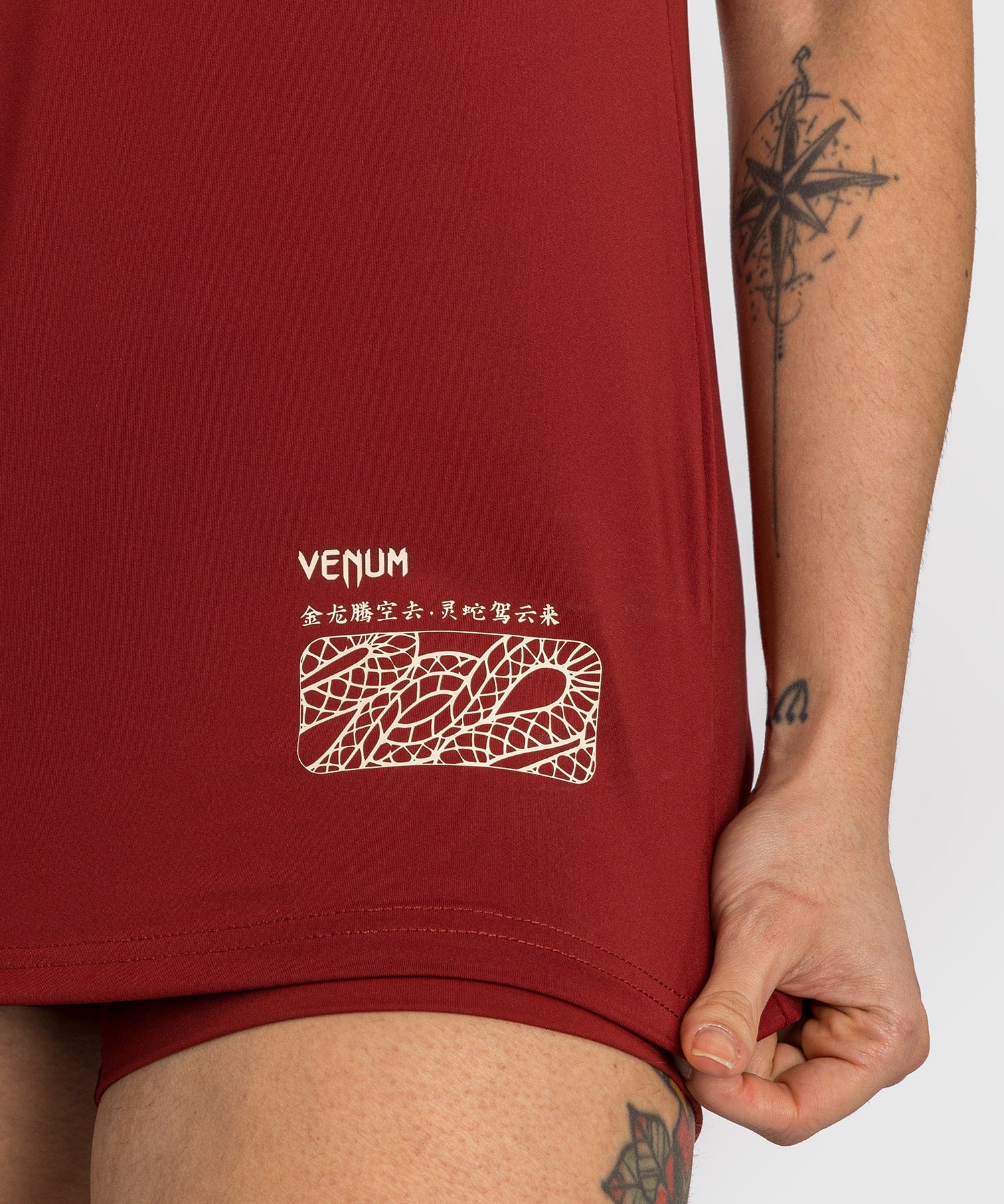 T-shirt Dry-Tech pour Femmes Venum Serpenti – Bordeaux/Ivoire - Image 5