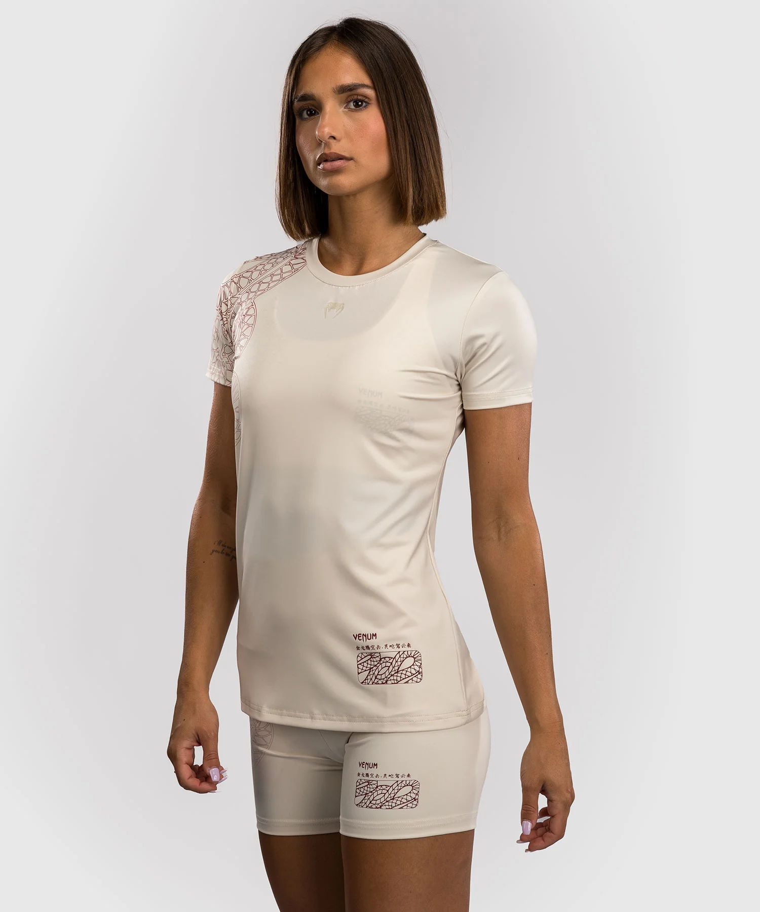 T-shirt Dry-Tech pour Femmes Venum Serpenti – Ivoire/Bordeaux - Image 2