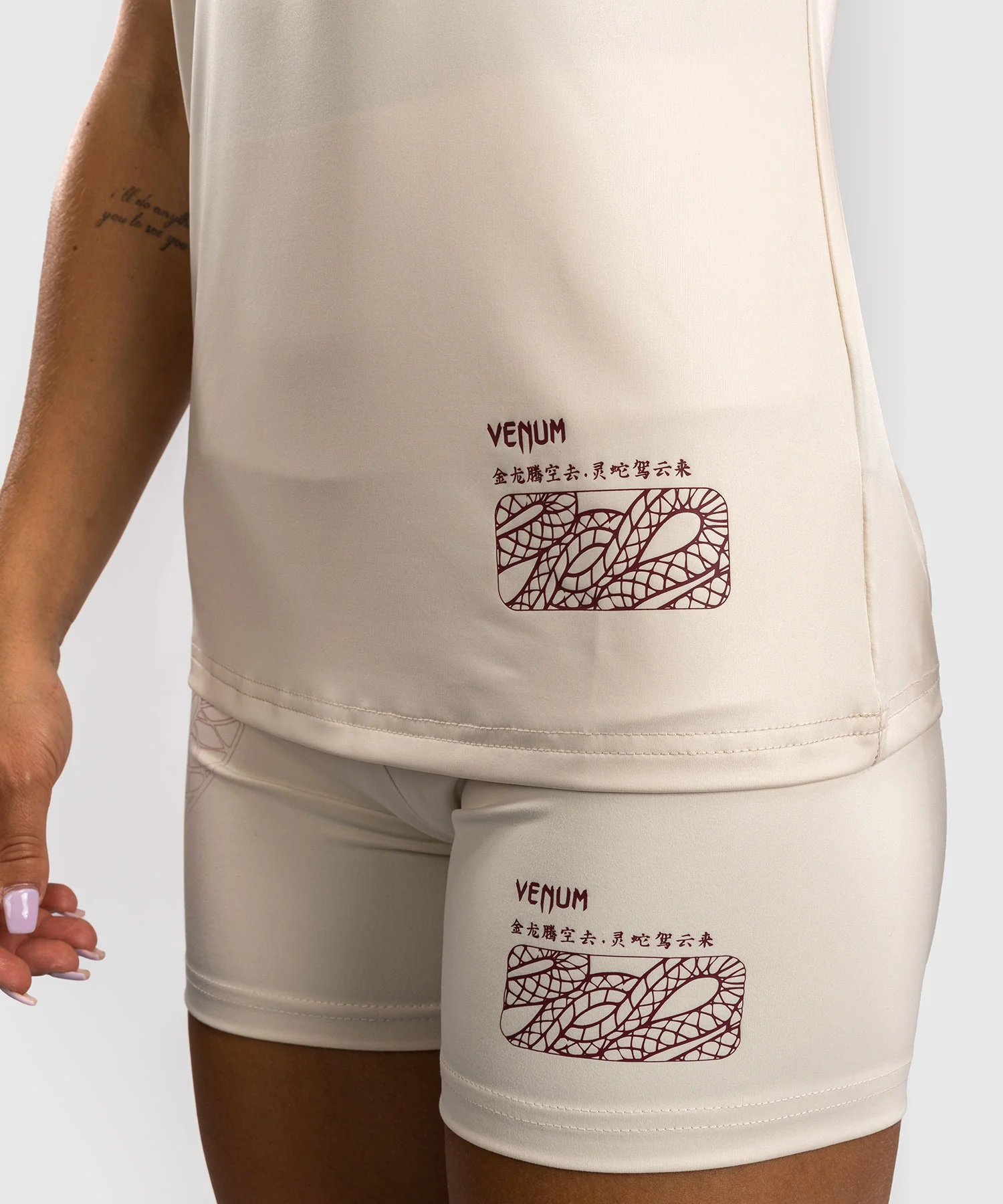 T-shirt Dry-Tech pour Femmes Venum Serpenti – Ivoire/Bordeaux - Image 5