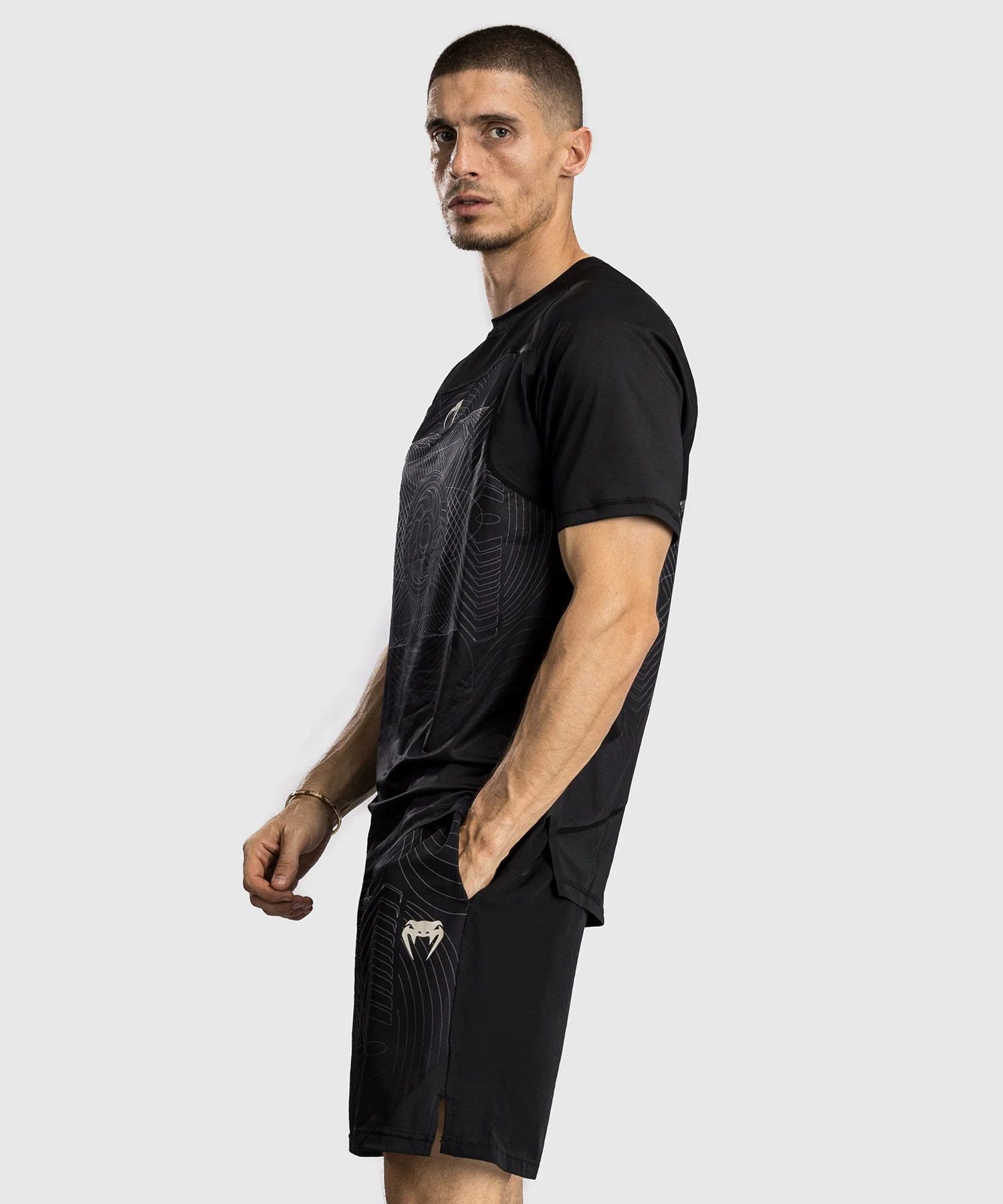 T-Shirt Dry-Tech Venum G-Fit Air - Noir Intense/Sable Désert - Image 2