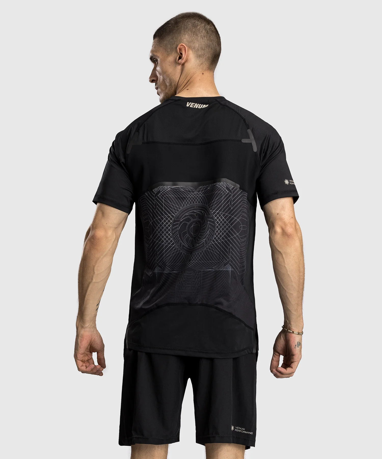 T-Shirt Dry-Tech Venum G-Fit Air - Noir Intense/Sable Désert - Image 3