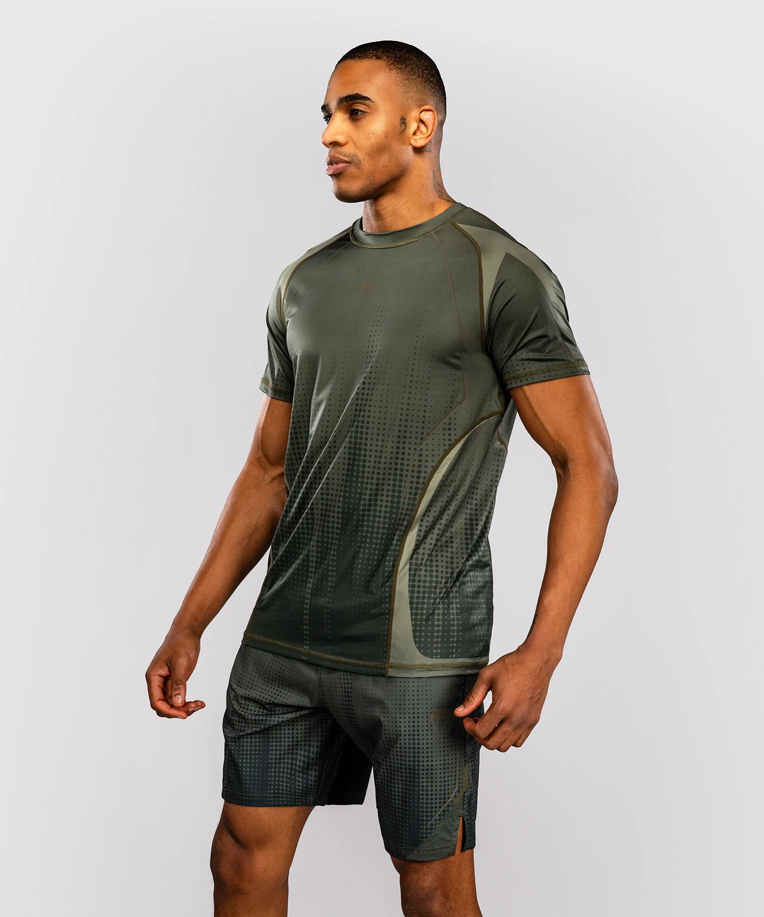 T-shirt Dry Tech Venum Stealth – Kaki/Vert Foncé - Image 2