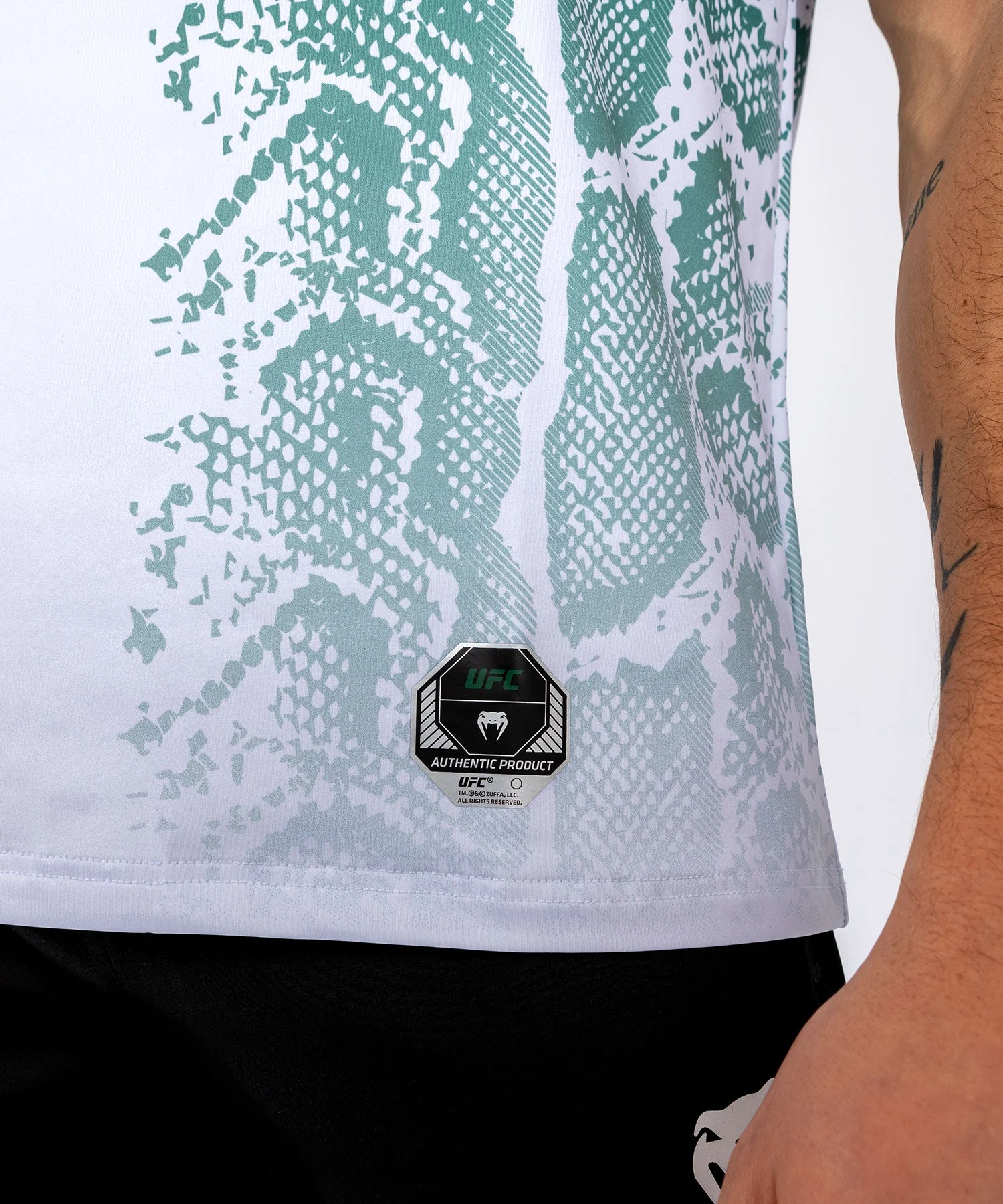 T-shirt Technique pour Hommes UFC Adrenaline by Venum Authentic Fight Night - Emerald Edition - Blanc/Vert - Image 5
