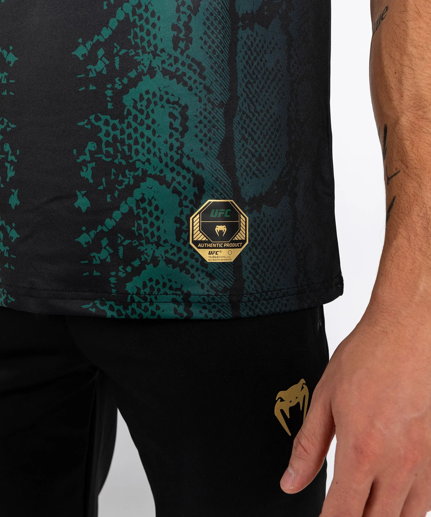 T-shirt Technique pour Hommes UFC Adrenaline by Venum Authentic Fight Night - Emerald Edition - Vert/Noir/Or - Image 5