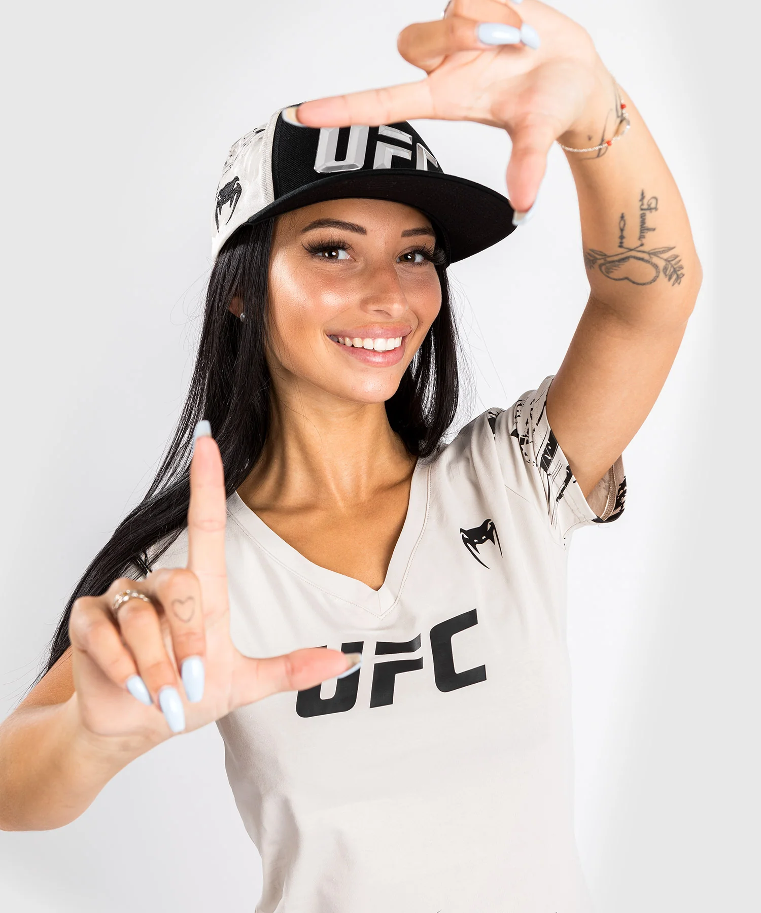 T-Shirt UFC Venum Authentic Fight Week 2.0 - Pour Femmes - Sable - Image 4