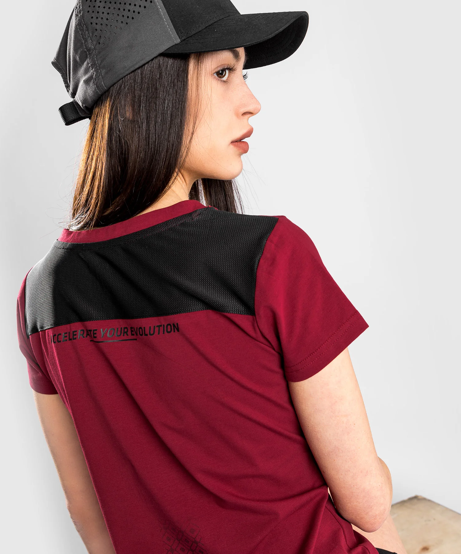 T-Shirt UFC Venum Performance Institute - Pour Femmes - Rouge - Image 4