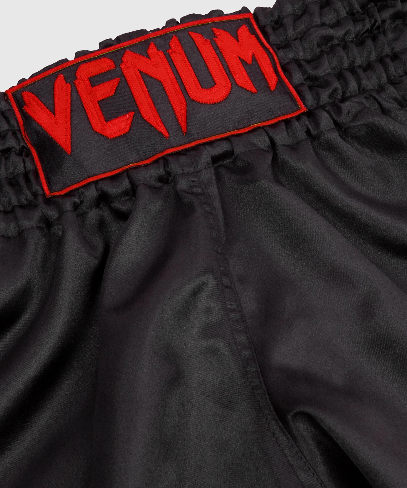 Venum Classic Muay Thai Short - Noir/Rouge - Image 3