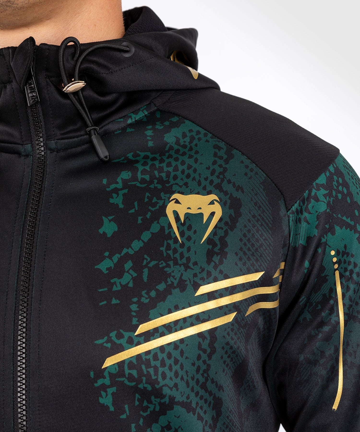 Veste à capuche pour Hommes UFC Adrenaline by Venum Authentic Fight Night - Emerald Edition - Vert/Noir/Or - Image 4